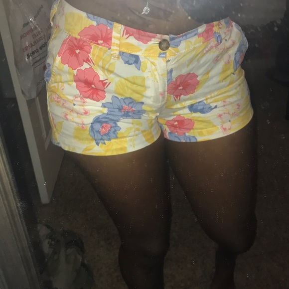 Old Navy Shorts - Picture 2 of 4